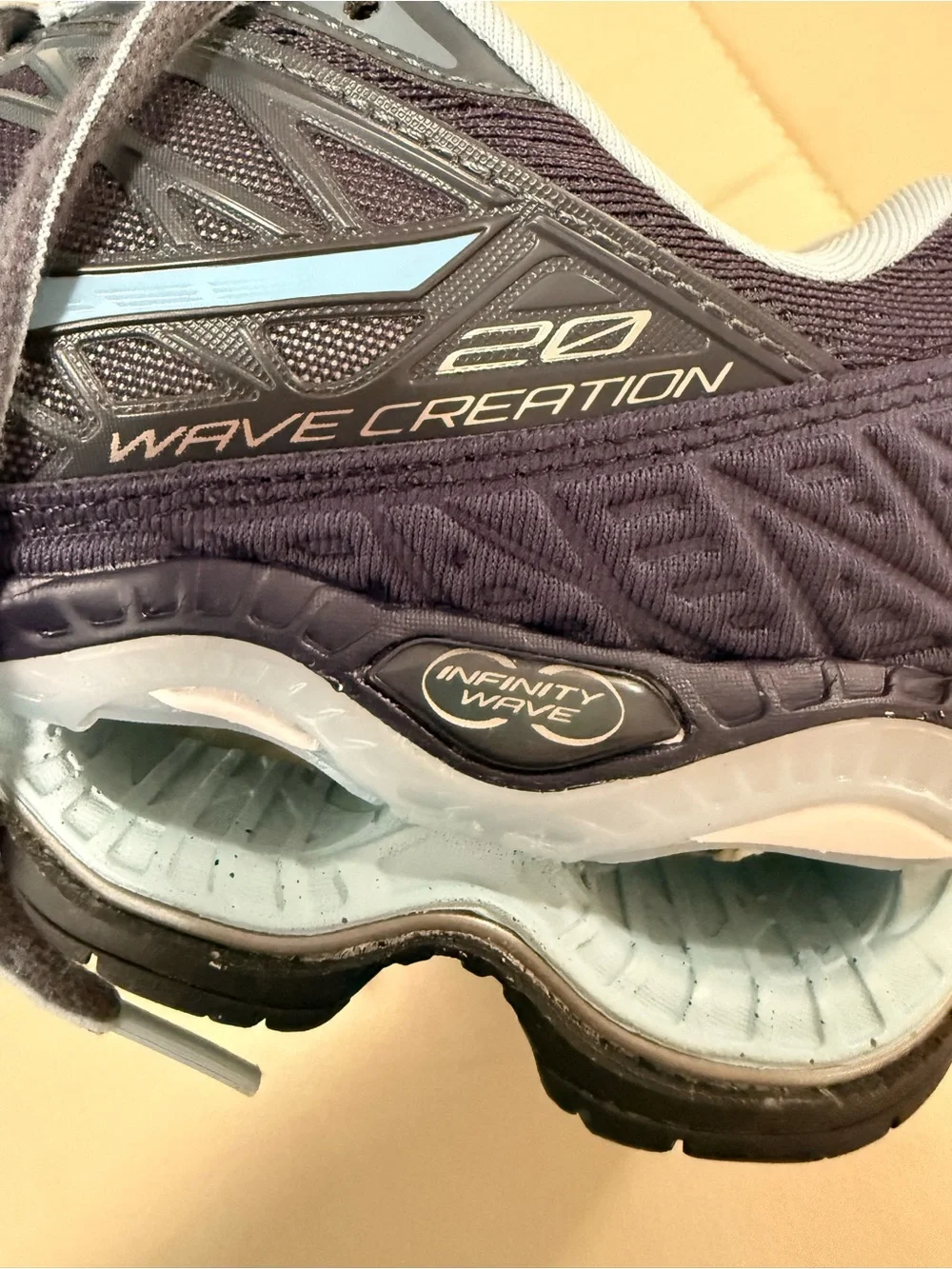 Mizuno Women's Wave Creation  Running Sneakers size 8.5 with original box